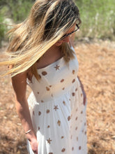 Load image into Gallery viewer, Cerise shell printed Senia midi dress. Empire waistline with gathered skirt with pockets. Contrasting solid printed hemline. Adjustable tie straps and smocking on backside for adjustable fit. Light weight cotton-linen blend and lined.
Sized up for a looser fit, wearing size small.
Good for bump, post bump or no bump!