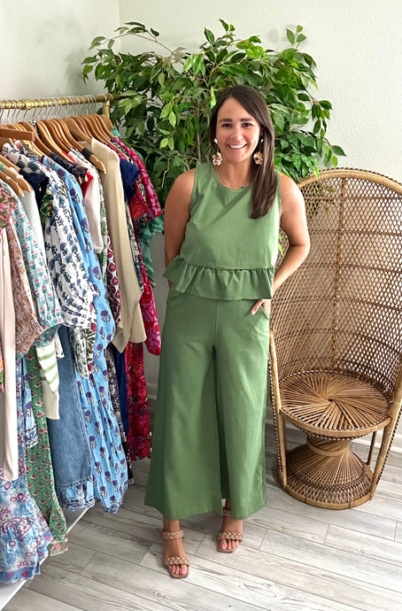 Linen poly blend pant set. Slightly cropped tank with ruffle peplum and faux wooden buttons down the backside. High waisted wide leg pants, ankle length, pockets and elastic on backside.  Personally sized up for a looser look to an M but a small would fit for a more fitted look.