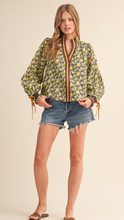 Load image into Gallery viewer, Contrast Panel Blouse
